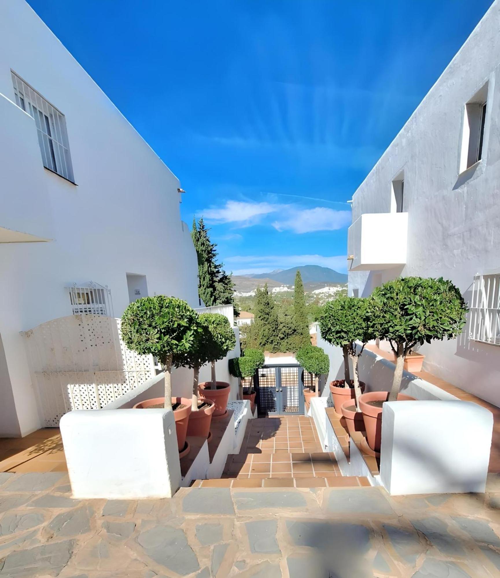 Gorgeous 2Br Apt. W/ Mountain View Puerto Banus Marbella Exterior foto